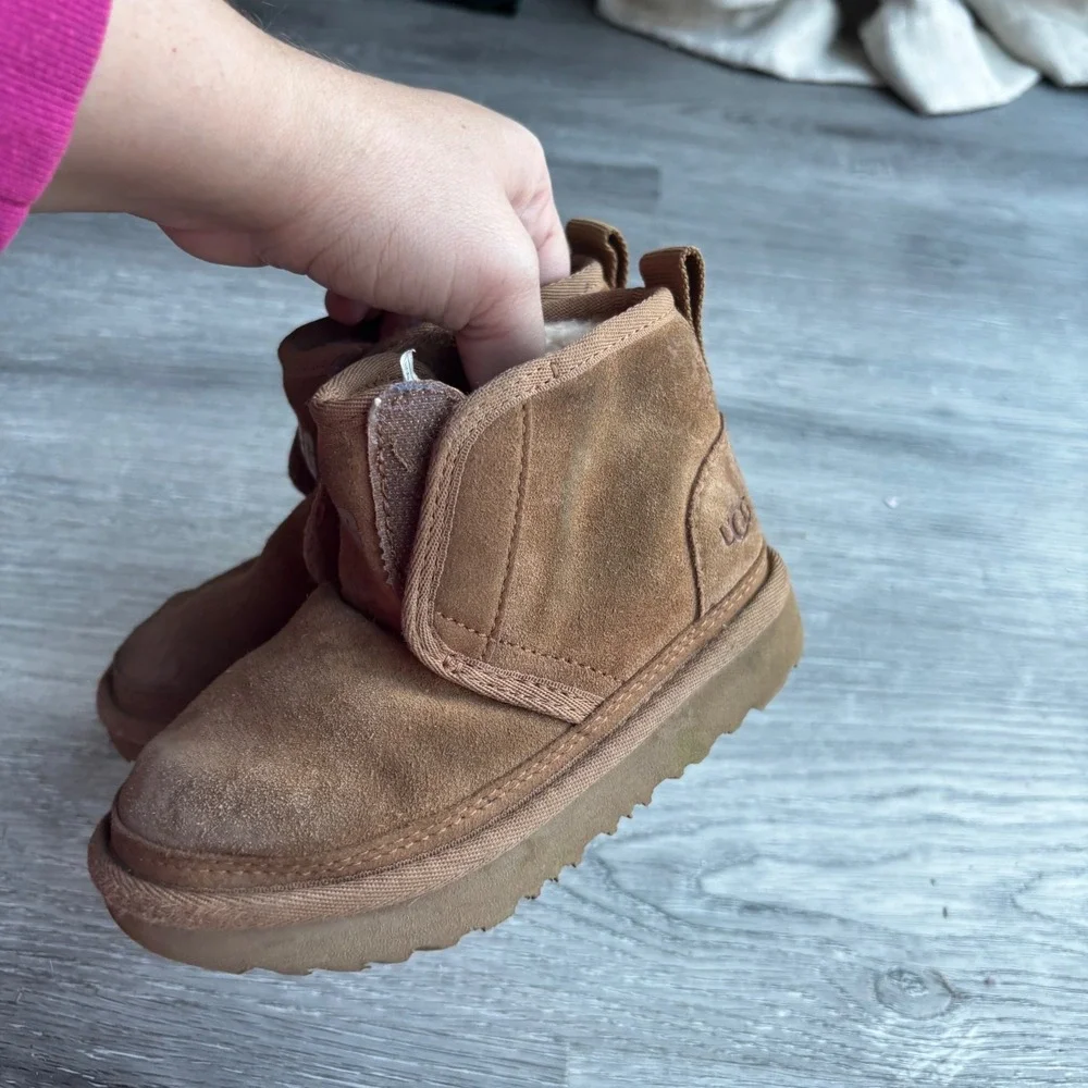 Kids UGG Brown Suede Sheepskin Lined Booties Toddler‎ Infant Size 9 - Picture 5 of 9